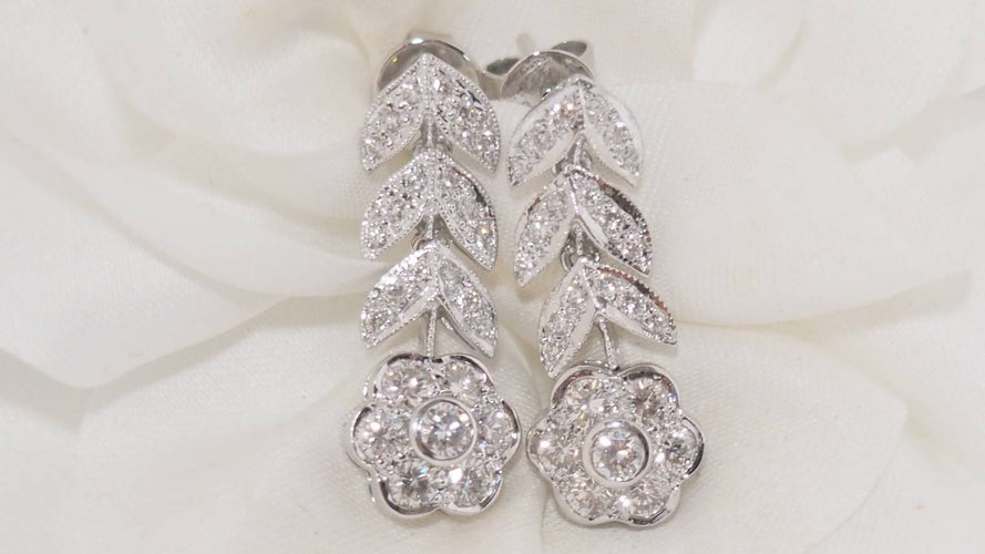 Boucles d'oreilles Pendantes en or blanc, diamants 58 Facettes 32070