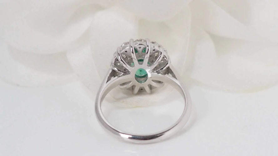Bague 55 Bague émeraude ovale et diamants 58 Facettes 4937