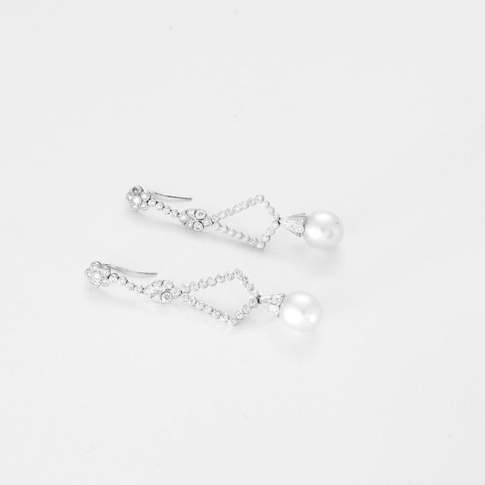Boucles d'oreilles Boucles d'oreilles pendantes diamants et perles 58 Facettes 1736
