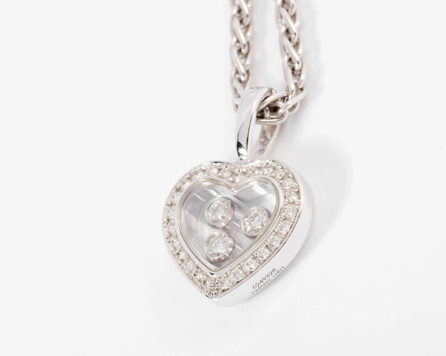 Pendentif Un pendentif or gris signé de la maison Chopard 58 Facettes