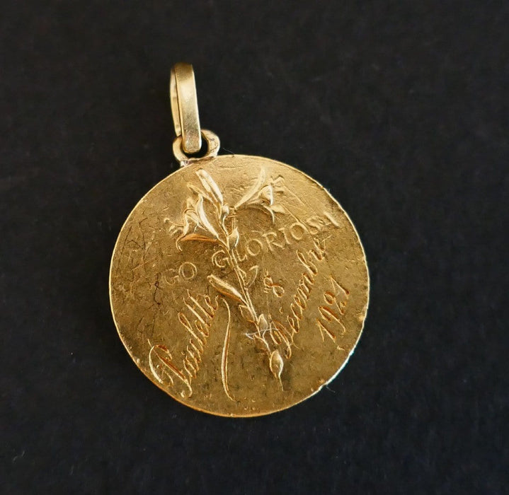 Pendentif Médaille vierge, en or jaune 58 Facettes