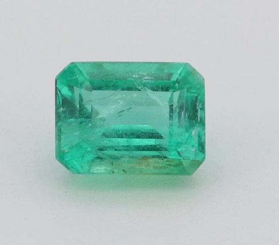 Gemstone Certificat Emeraude 0.66cts GFCO 58 Facettes 178