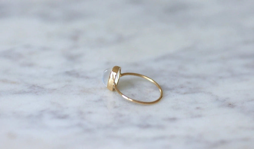 Bague Bague ancienne pierre de lune sur or jaune 58 Facettes