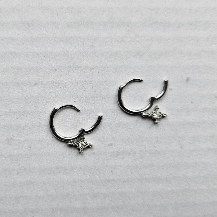 Boucles d'oreilles Boucles d’oreilles mini créoles Or blanc Diamants 58 Facettes