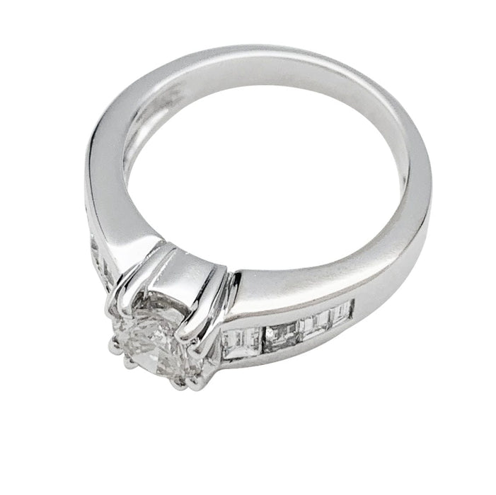 Bague 52 Bague solitaire accompagné de diamants baguette. 58 Facettes 30920