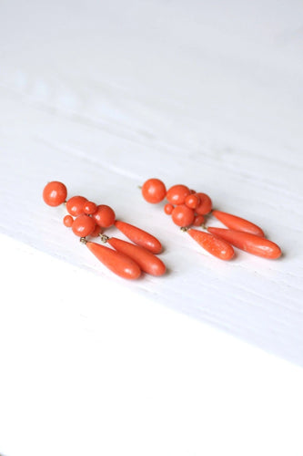 Boucles d'oreilles Boucles d'oreilles girandoles anciennes en or et goutte de corail 58 Facettes