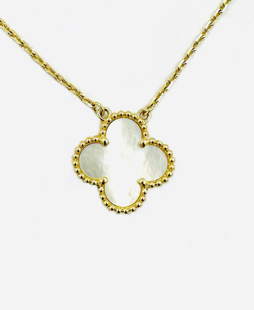 VAN CLEEF & ARPELS pendant. Vintage Alhambra collection, yellow gold and mother-of-pearl pendant 58 Facettes