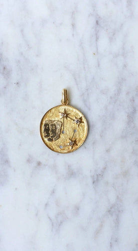 Pendentif Médaille astrologique gémeaux Or et Diamants 58 Facettes