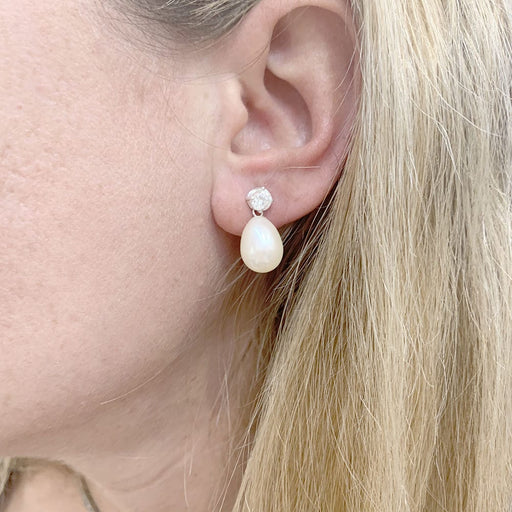 Boucles d'oreilles Boucles d'oreilles or blanc, diamants, perles. 58 Facettes 33522