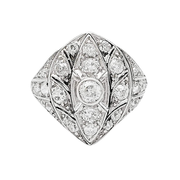 Bague 51 Bague 1920 en or blanc et diamants. 58 Facettes 30712