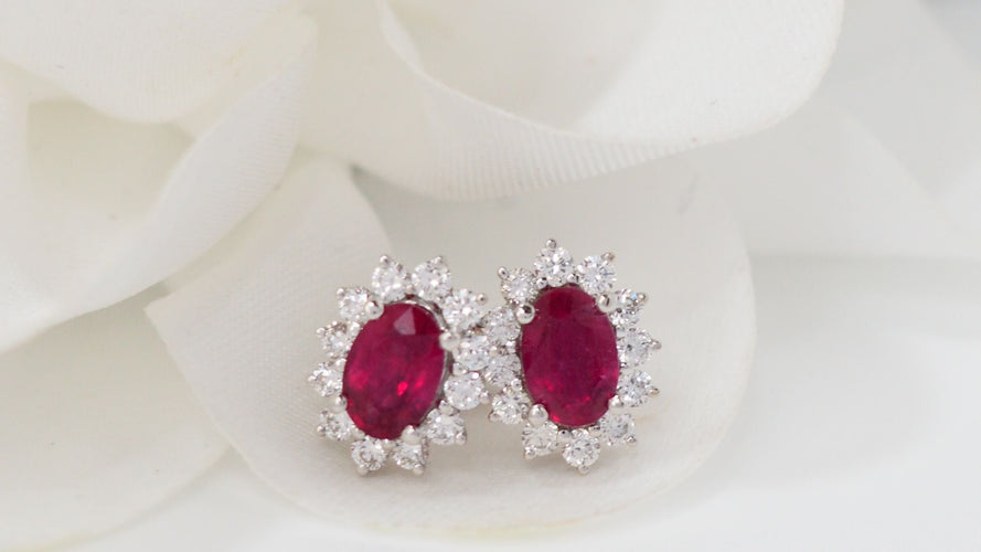 Boucles d'oreilles Boucles d'oreilles en or blanc, rubis et diamants 58 Facettes 32242