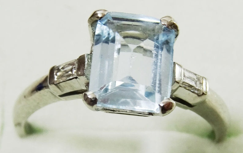 Bague 52 Bague aigue-marine et diamants 58 Facettes