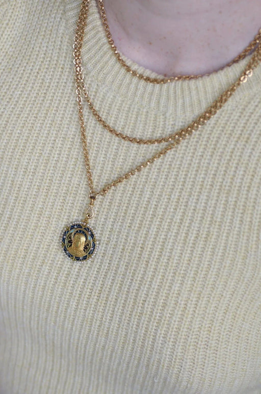 Pendentif Médaille Vierge Marie émail plique à jour perles diamants 58 Facettes