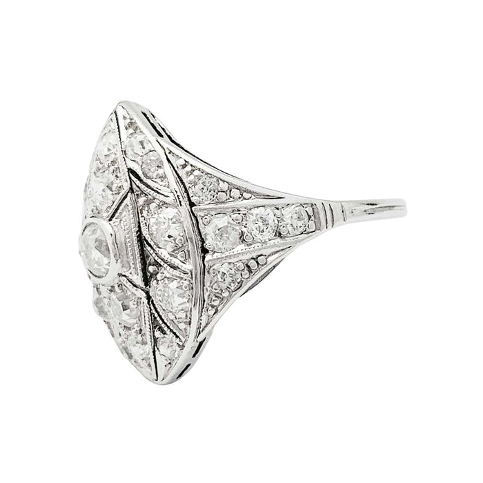 Bague 51 Bague 1920 en or blanc et diamants. 58 Facettes 30712