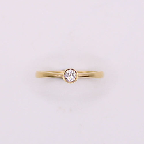 Bague Solitaire en or jaune et diamant serti clos 58 Facettes
