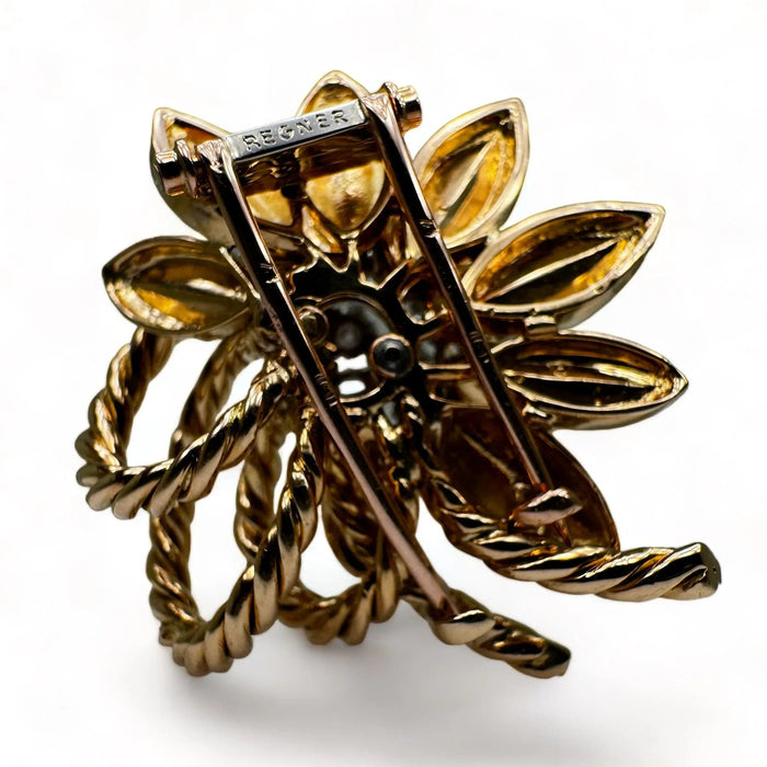 Broche REGNER Broche-clip fleur en or et platine serti de diamants. 58 Facettes