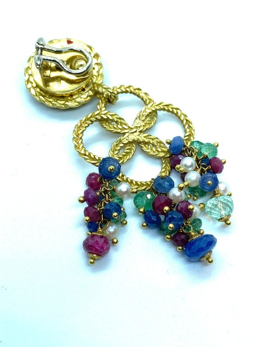 Boucles d'oreilles Boucles d'oreilles pendantes rubis, saphirs, émeraudes et perles 58 Facettes