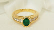 Bague 50 Bague en or jaune, émeraude ovale et diamants 58 Facettes F4834