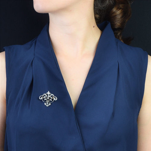 Broche Broche ancienne fleur de lys diamants 58 Facettes 11-108