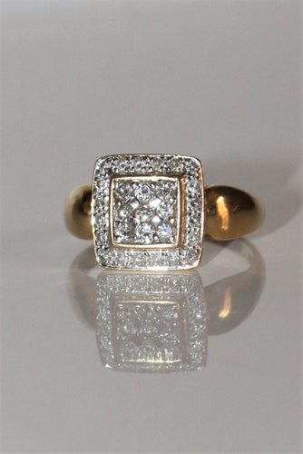 Bague 57 Bague carrée, pavage diamants 58 Facettes 517
