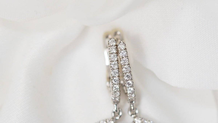 Boucles d'oreilles Boucles d'oreilles en or blanc, rubis poire et diamants 58 Facettes 30758