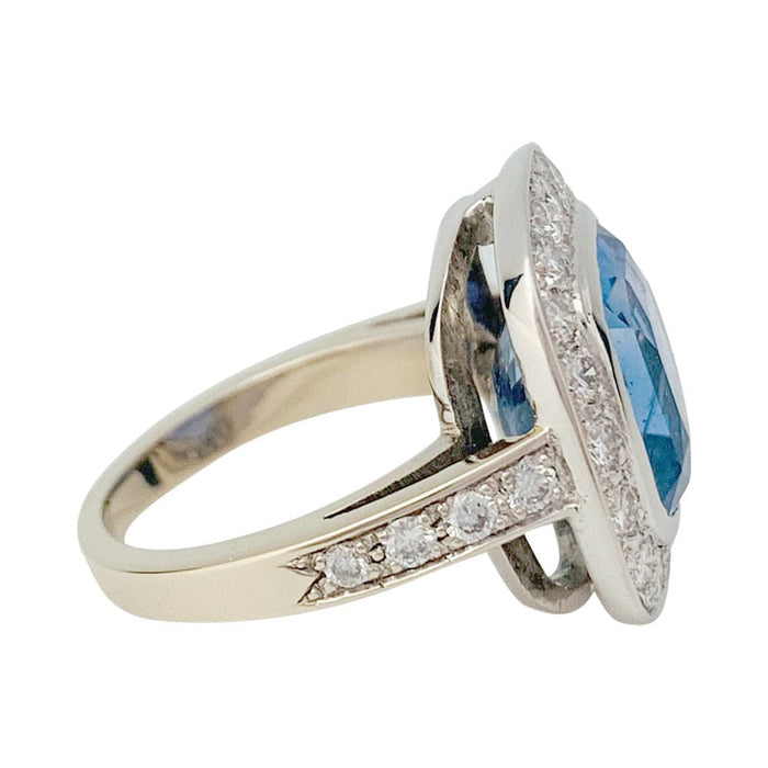 Bague 50 Bague or blanc entourage diamants, saphir 5 carats. 58 Facettes 31549