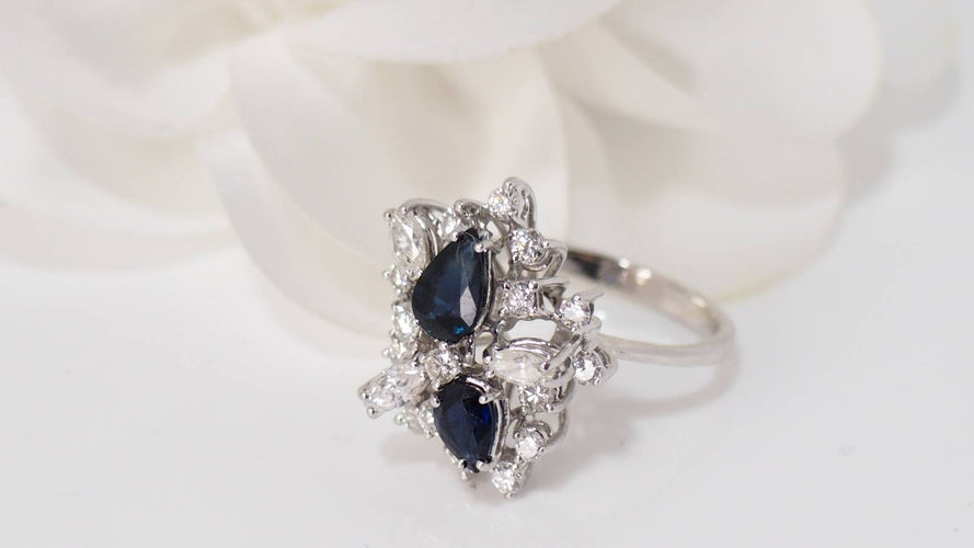 Bague Bague vintage or blanc saphirs en poire et diamants 58 Facettes 31719