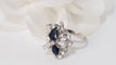 Bague Bague vintage or blanc saphirs en poire et diamants 58 Facettes 31719