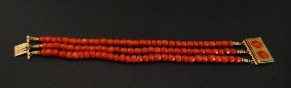 Bracelet Bracelet En Corail Ancien Facetté, Fermoir avec Cabochon, Or 58 Facettes 1034525