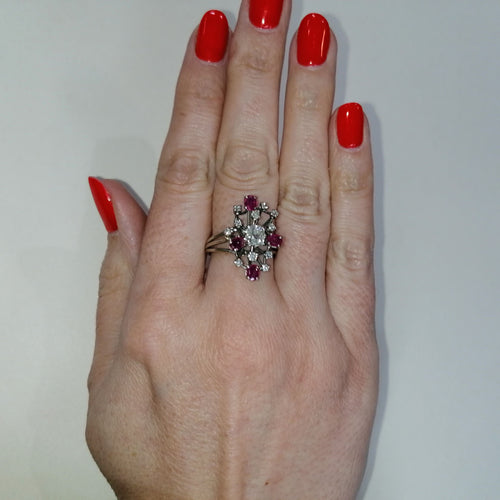 Bague 56 Bague rubis et diamants Année 70 58 Facettes