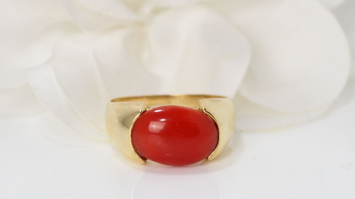 Bague 55 Bague vintage en or jaune et corail en cabochon 58 Facettes 31938