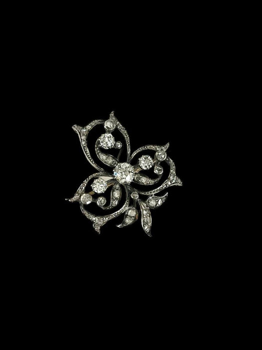 Broche Broche Volutes Diamants XIXème Siècle 58 Facettes