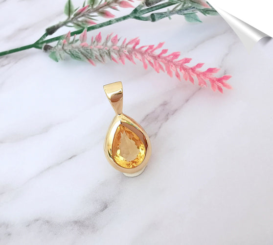 Pendentif Pendentif en or jaune, citrine en poire 58 Facettes AA 1554