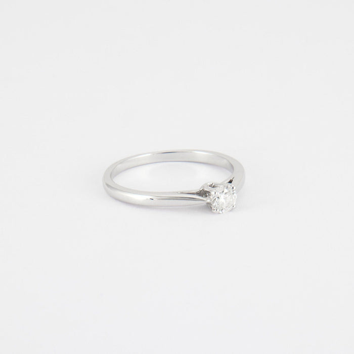 Bague 53 Bague solitaire en or blanc, diamant 58 Facettes