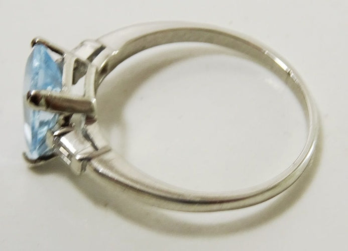 Bague 52 Bague aigue-marine et diamants 58 Facettes