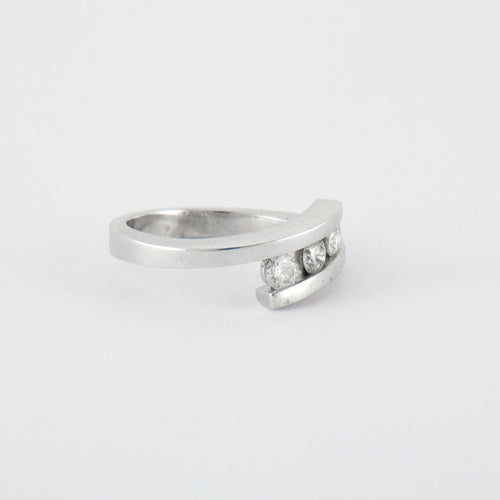 Bague 54 Bague or blanc trilogie diamants 58 Facettes