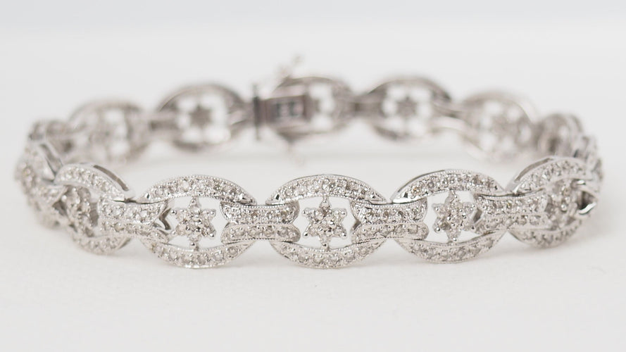 Bracelet Bracelet ajouré en or blanc et diamants 58 Facettes 32457