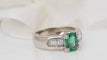 Bague Bague émeraude et diamants baguettes 58 Facettes 4162