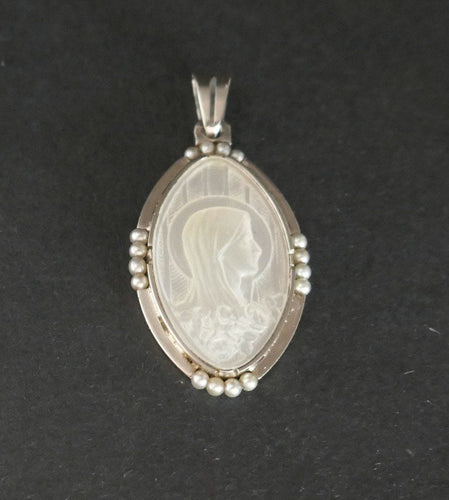 Pendentif Médaille Ancienne En Nacre Et Perles Fines 58 Facettes