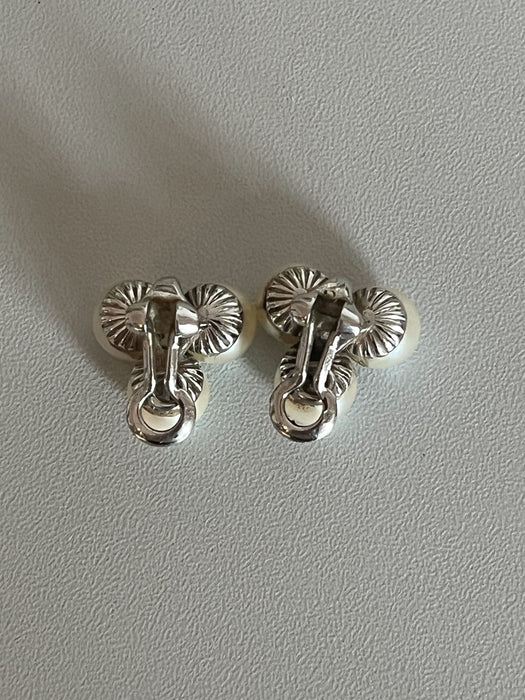 Boucles d'oreilles Boucles d'oreilles clips or gris et perles 58 Facettes 5219