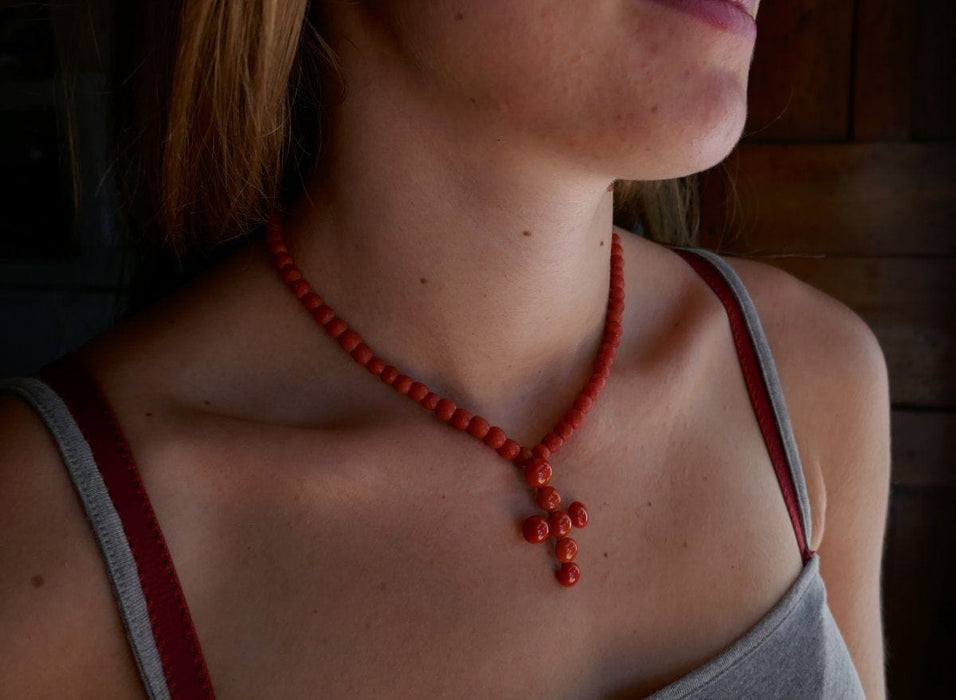 Collier Collier De Perles De Corail Facettées Et Croix En Corail 58 Facettes 648809