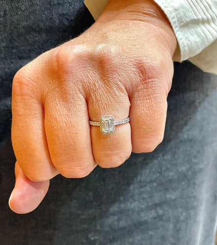 Bague Bague Solitaire diamant taille émeraude 0.80ct 58 Facettes