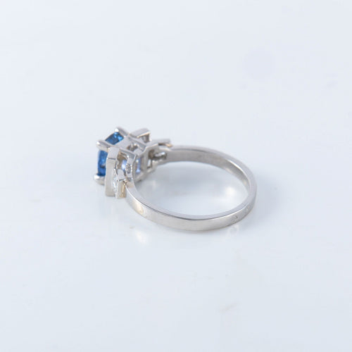 Bague 53 Bague en platine et saphir 58 Facettes