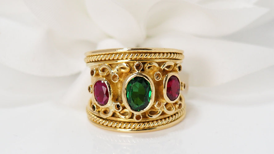 Bague 53 Bague jonc ruban en or jaune rubis et pierre verte 58 Facettes 32035