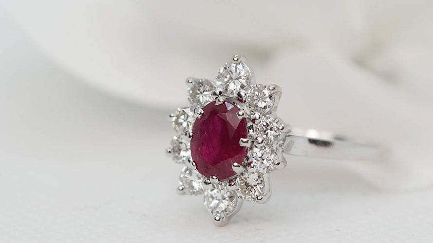 Bague Bague Marguerite or blanc et platine, rubis et diamants 58 Facettes 30387