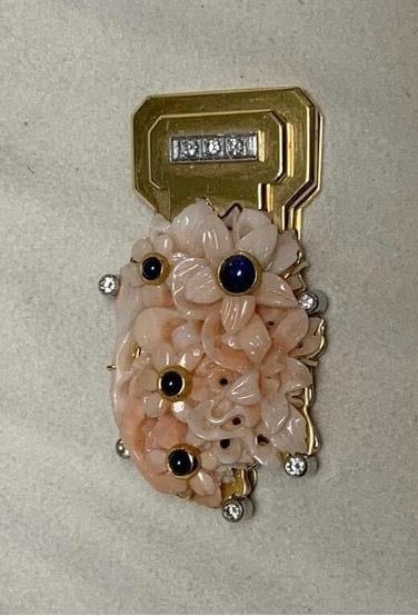 Coral yellow gold clip, diamond and sapphire cabochon 58 Facettes CEY22