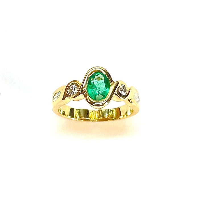 Bague Bague en or jaune 18 carats sertie d'une émeraude ovale et diamants 58 Facettes