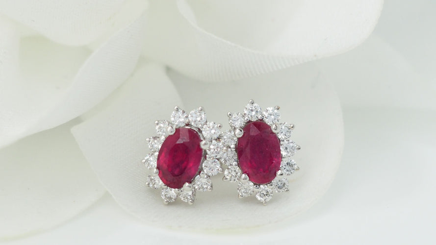 Boucles d'oreilles Boucles d'oreilles en or blanc, rubis et diamants 58 Facettes 32242