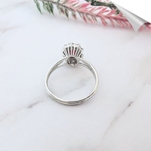 Bague 58 Bague Marguerite, en or blanc, rubis, diamants 58 Facettes AA 1557