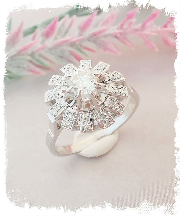 Bague Bague Fleur Ancienne Diamants Or Blanc 58 Facettes AA 1480